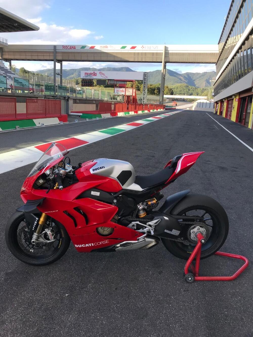 Ducati Panigale V4 S 1100 (2020) (9)