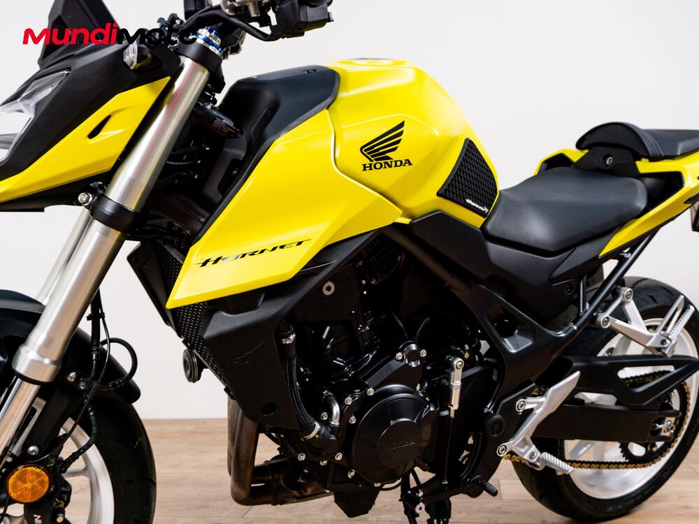 Honda CB 750 Hornet (2025) (9)