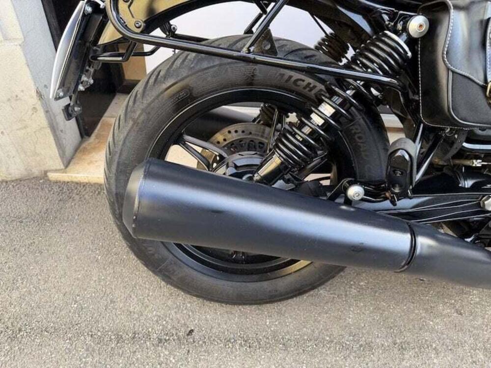 Moto Guzzi V7 Stone (2021 - 24) (2)