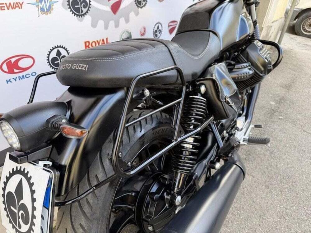 Moto Guzzi V7 Stone (2021 - 24) (4)