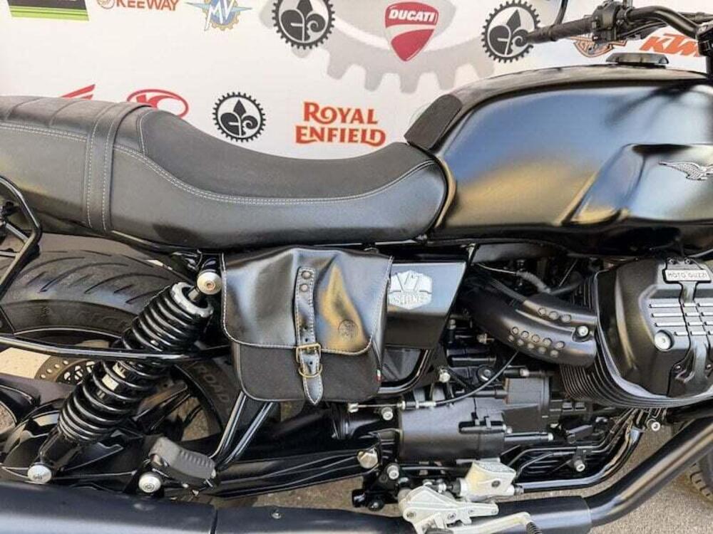 Moto Guzzi V7 Stone (2021 - 24) (6)
