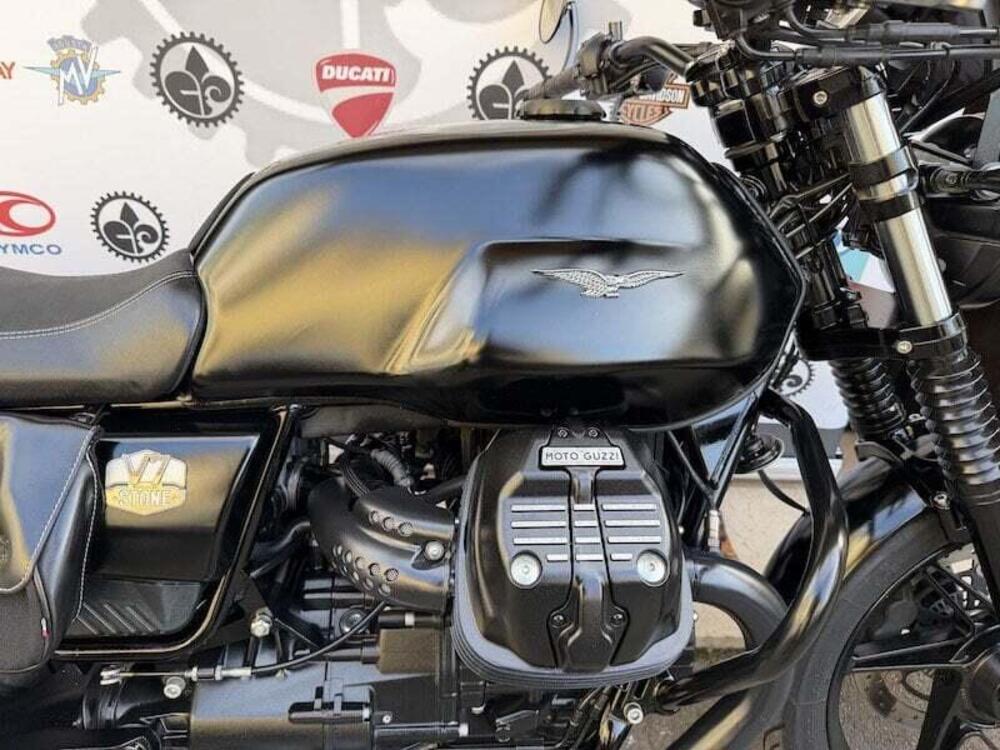 Moto Guzzi V7 Stone (2021 - 24) (7)