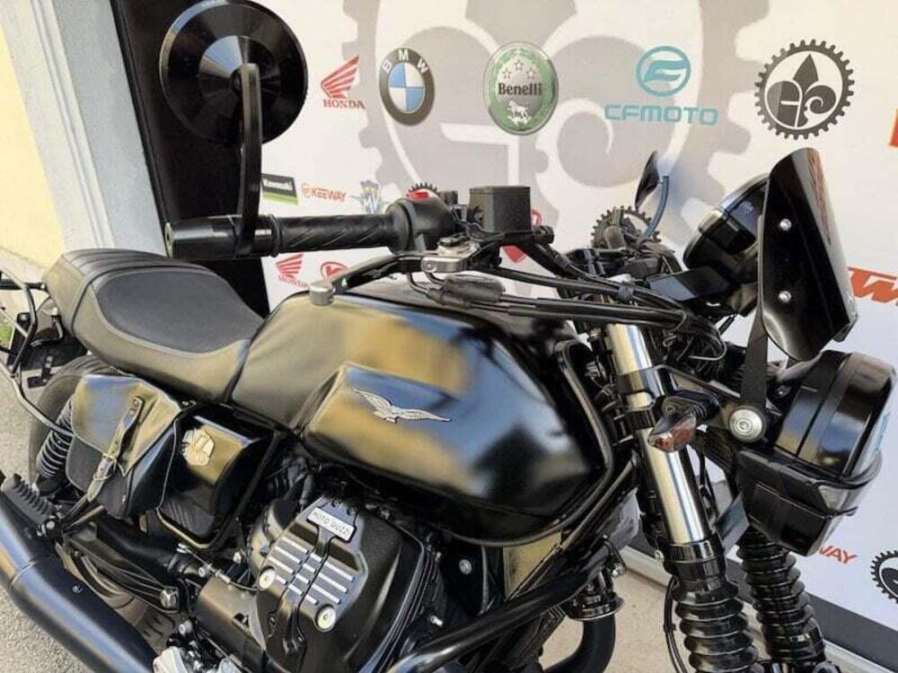 Moto Guzzi V7 Stone (2021 - 24) (11)