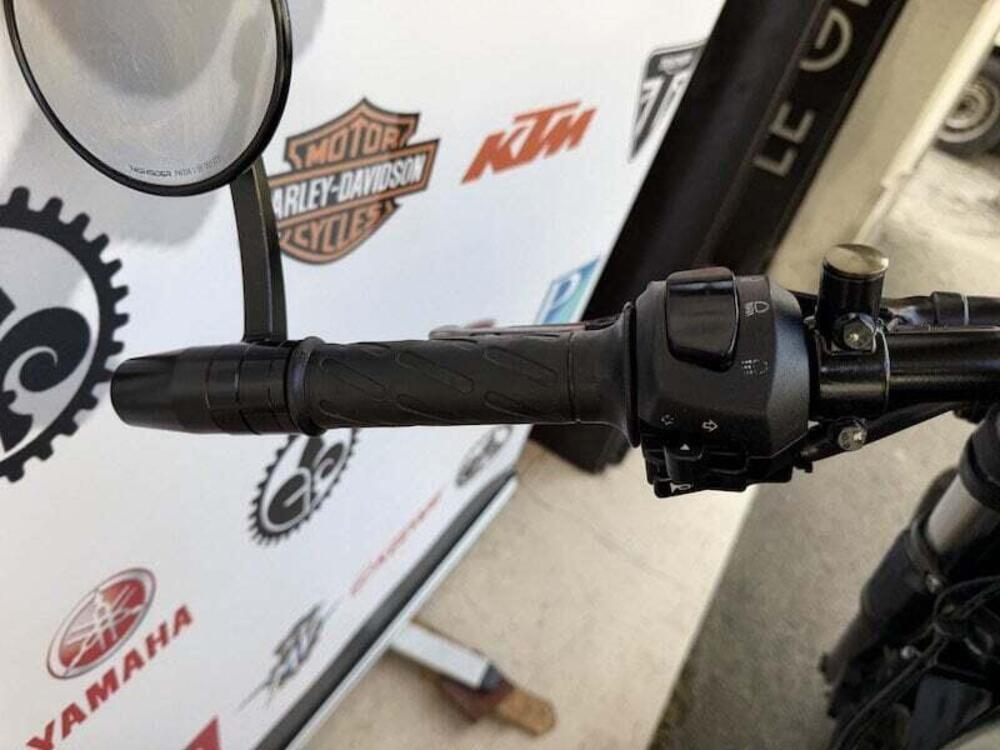 Moto Guzzi V7 Stone (2021 - 24) (20)