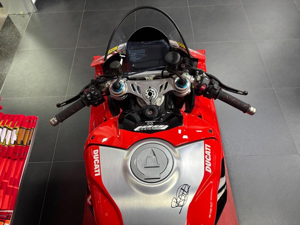 Ducati Panigale V4 Bautista 2022 World Champion Replica (2023) (3)