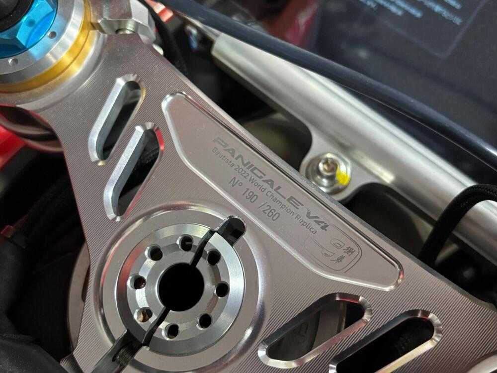 Ducati Panigale V4 Bautista 2022 World Champion Replica (2023) (4)