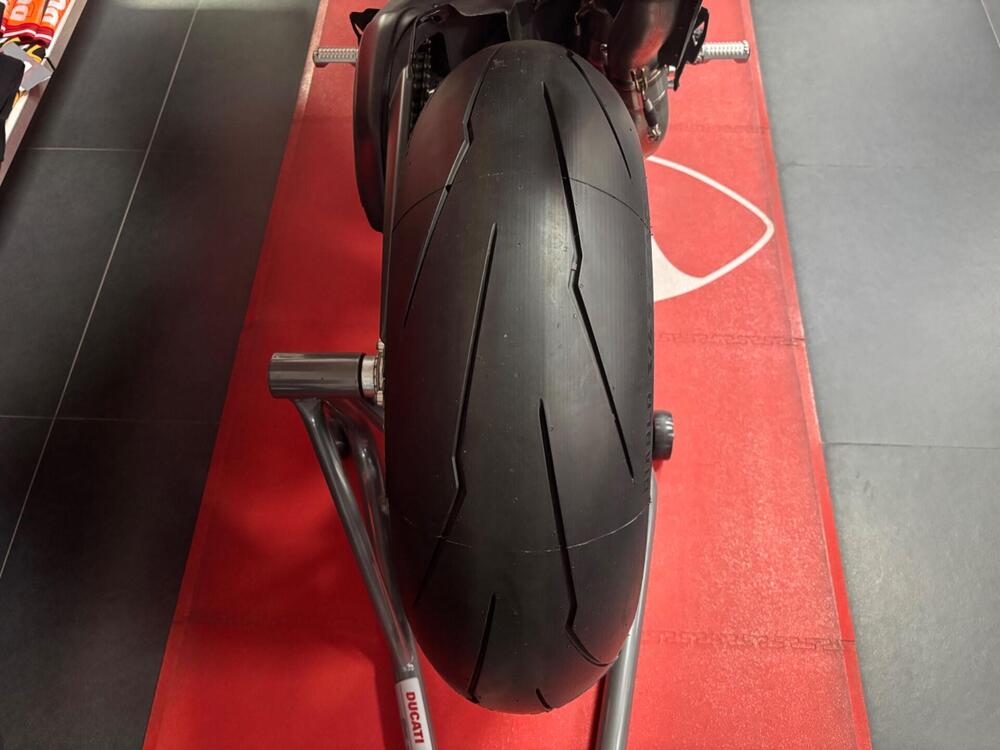 Ducati Panigale V4 Bautista 2022 World Champion Replica (2023) (12)