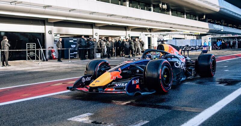I test blindati della F1 a Barcellona sono un&rsquo;occasione persa: lo dimostra il Day 1 dominato dalla Red Bull con Hadjar