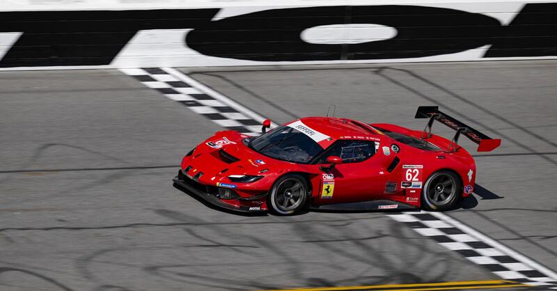 Ferrari 296 GT3 Evo, debutto ufficiale alla 24 Ore di Daytona 2026: affidabilit&agrave; e prime indicazioni in gara