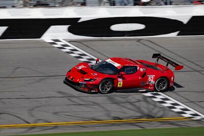 Ferrari 296 GT3 Evo, debutto ufficiale alla 24 Ore di Daytona 2026: affidabilit&agrave; e prime indicazioni in gara