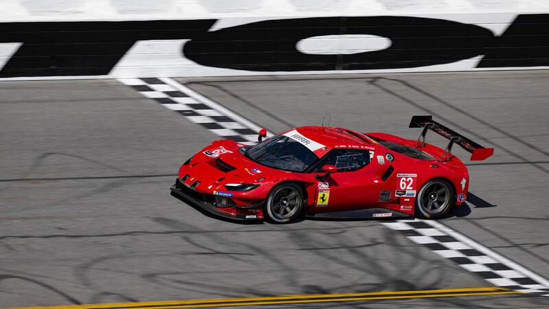 Ferrari 296 GT3 Evo, debutto ufficiale alla 24 Ore di Daytona 2026: affidabilit&agrave; e prime indicazioni in gara