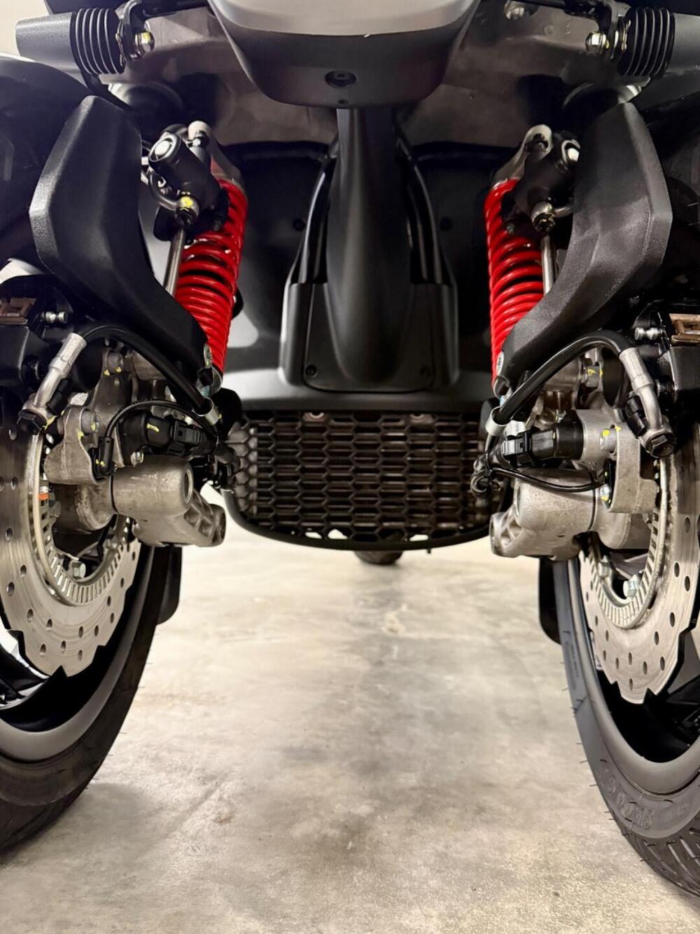 Piaggio MP3 300 Sport ABS Hpe (2021 - 24) (15)