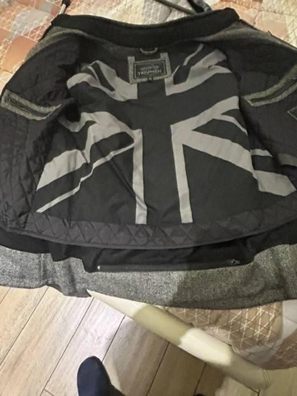 GIACCA TRIUMPH TAGLIA XL POCO USATA CON IMBOTTITUR (2)