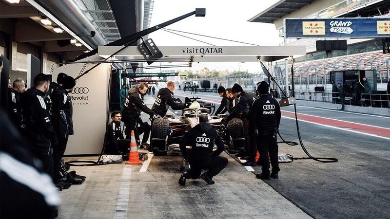 Gabriel Bortoleto in pista con Audi R26 a Barcellona