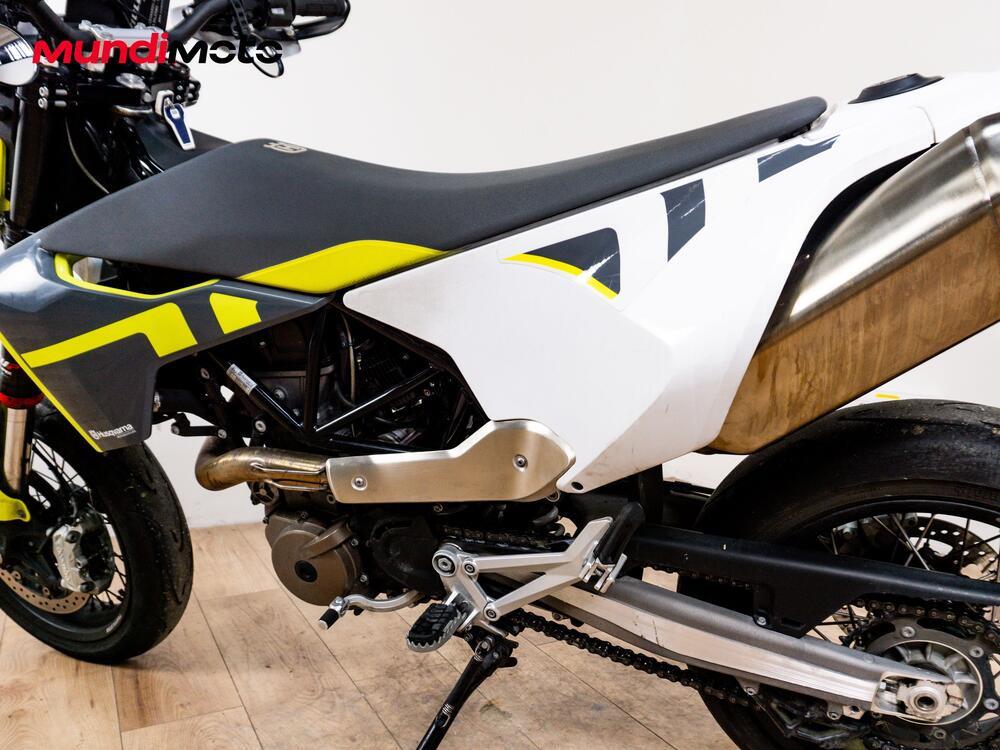 Husqvarna 701 Supermoto (2022) (10)