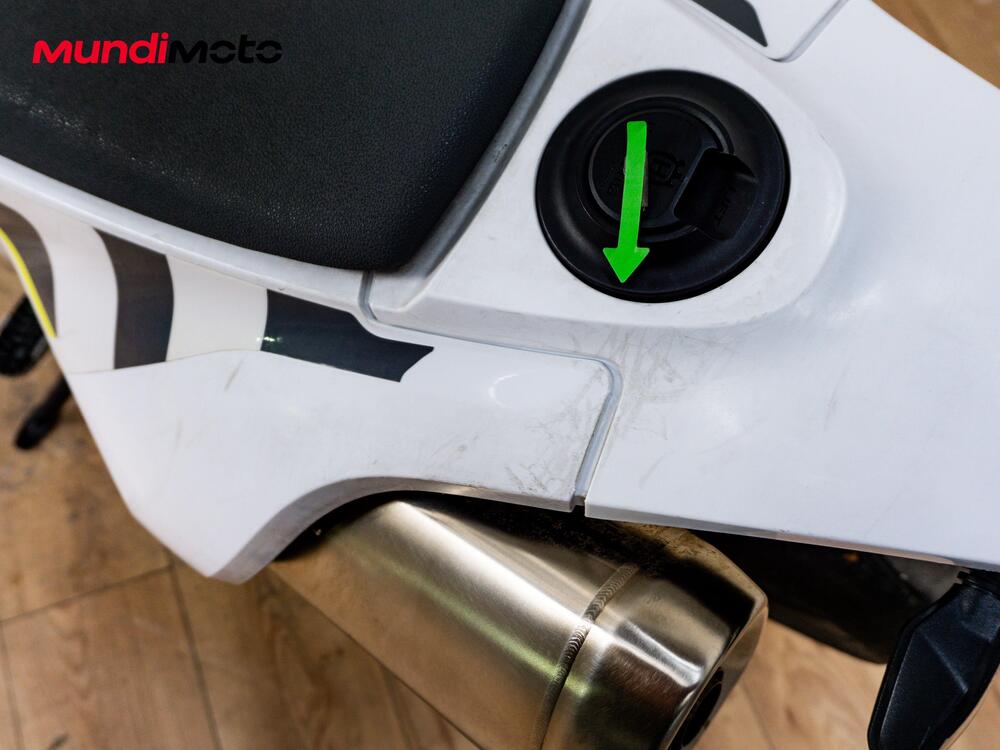 Husqvarna 701 Supermoto (2022) (14)