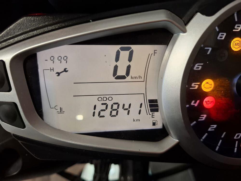 Triumph Speed Triple 1050 ABS (2011 - 15) (7)