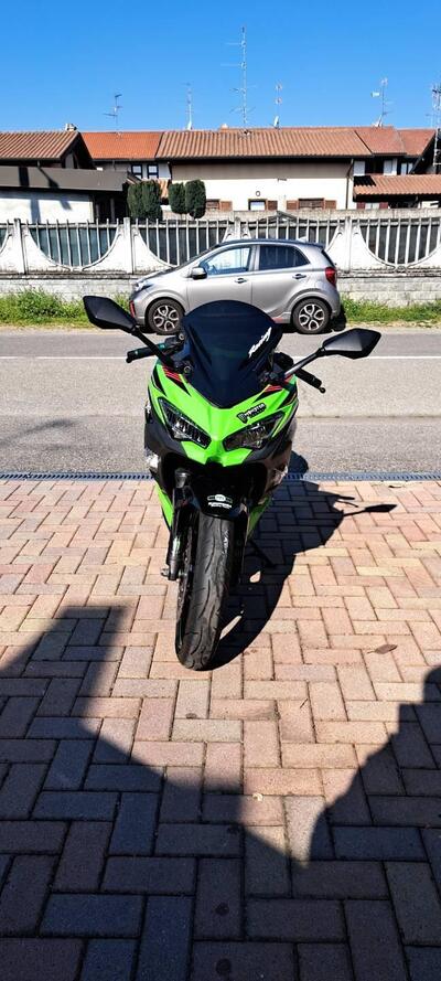 Kawasaki Ninja 400 (2023) usata