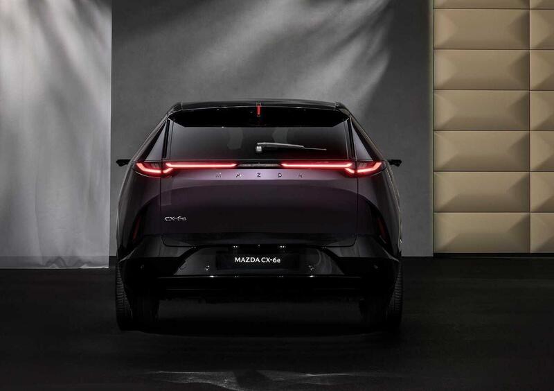 Mazda CX-6e (6)