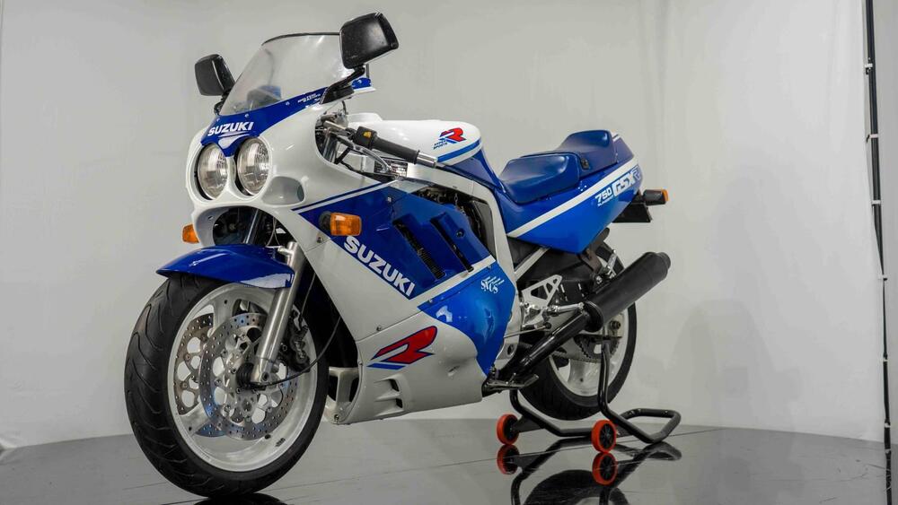 Suzuki GSX-R 750 (2)