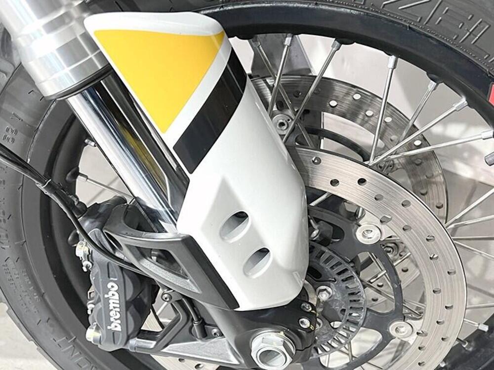 Moto Guzzi V85 TT Evocative Graphics (2019 - 20) (3)