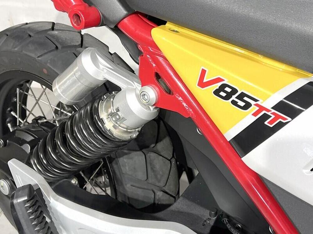 Moto Guzzi V85 TT Evocative Graphics (2019 - 20) (4)