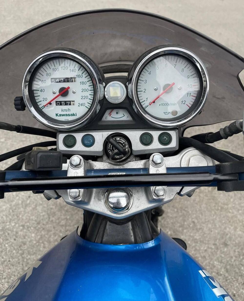 Kawasaki ZR-7 (2001 - 04) (14)