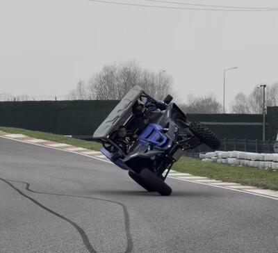 Toprak non si ferma mai: tra MotoGP, acrobazie in 4x4 e traversi sulla neve [VIDEO]
