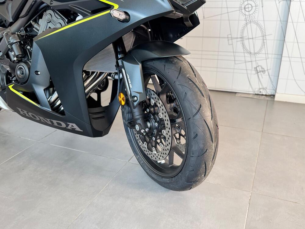 Honda CBR 650 R E-Clutch (2024 - 26) (9)