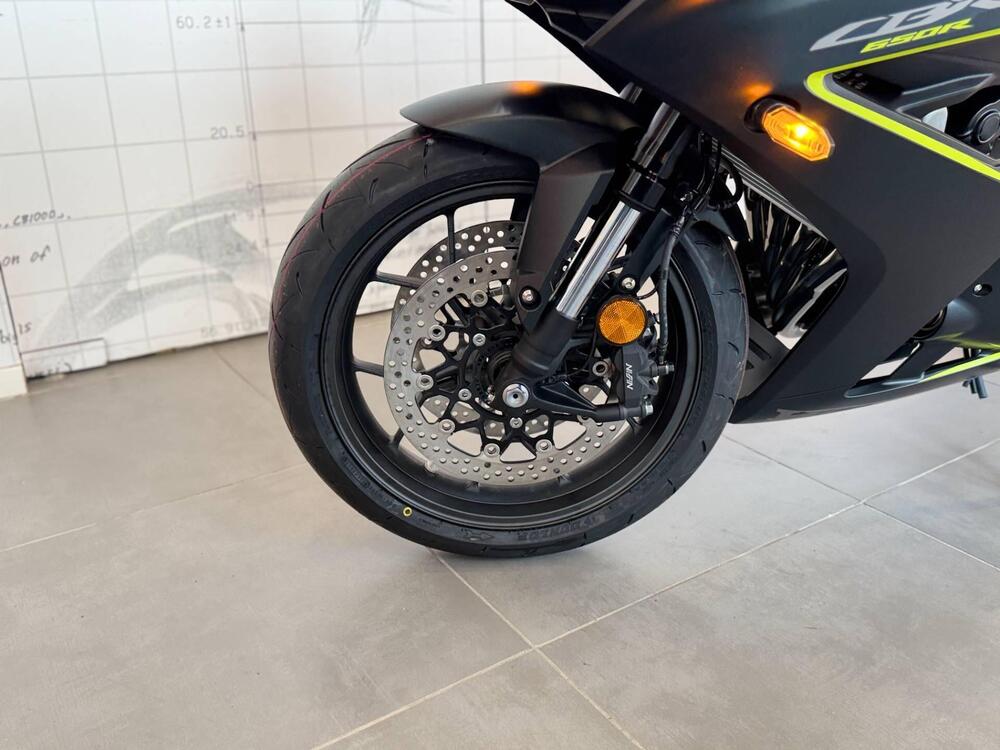 Honda CBR 650 R E-Clutch (2024 - 26) (13)