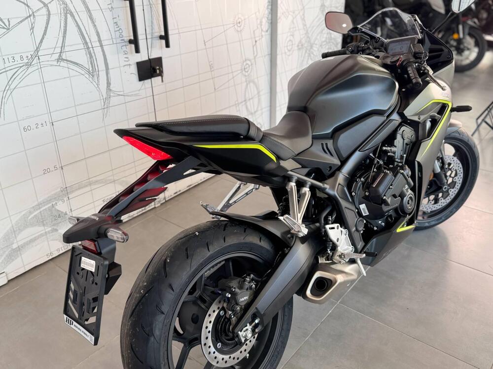 Honda CBR 650 R E-Clutch (2024 - 26) (12)