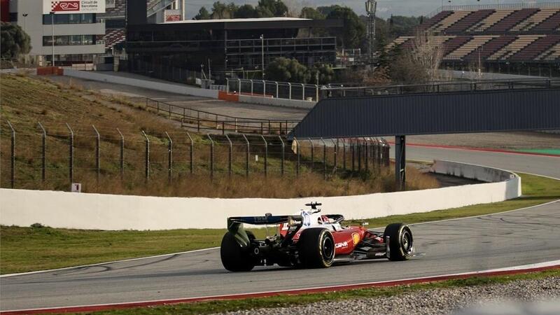 Charles Leclerc in pista con la SF-26 a Barcellona
