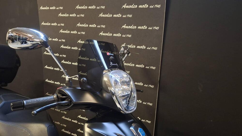 Piaggio Beverly 300 i.e. Police ABS-ASR (2017 - 20) (4)