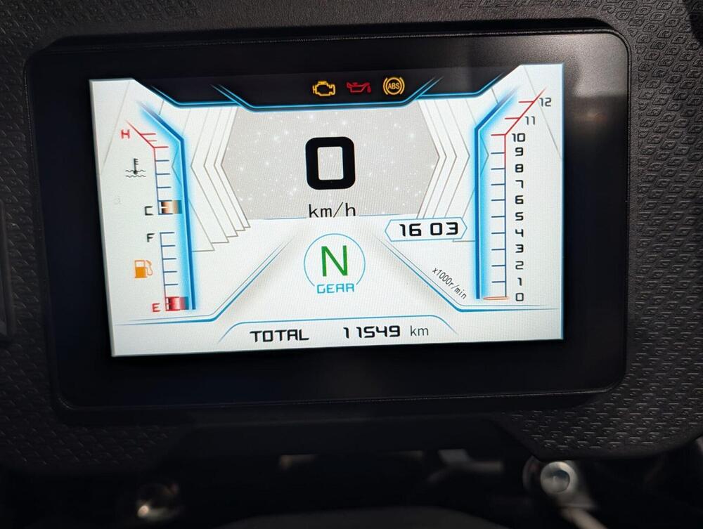 QJ Motor SRT 700 X (2024 - 25) (6)