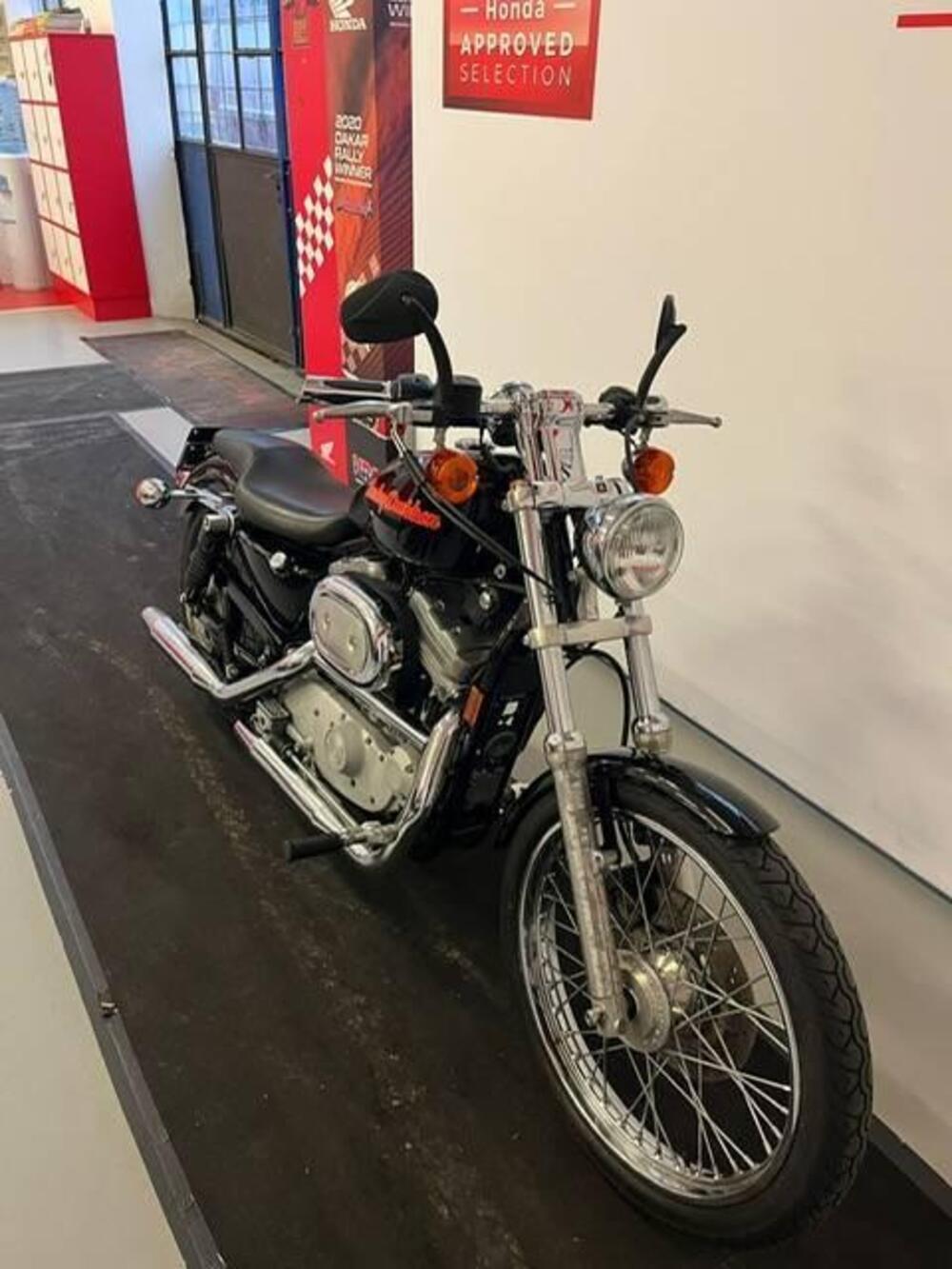 Harley-Davidson 883 Custom (1998 - 00) - XL 53C (2)