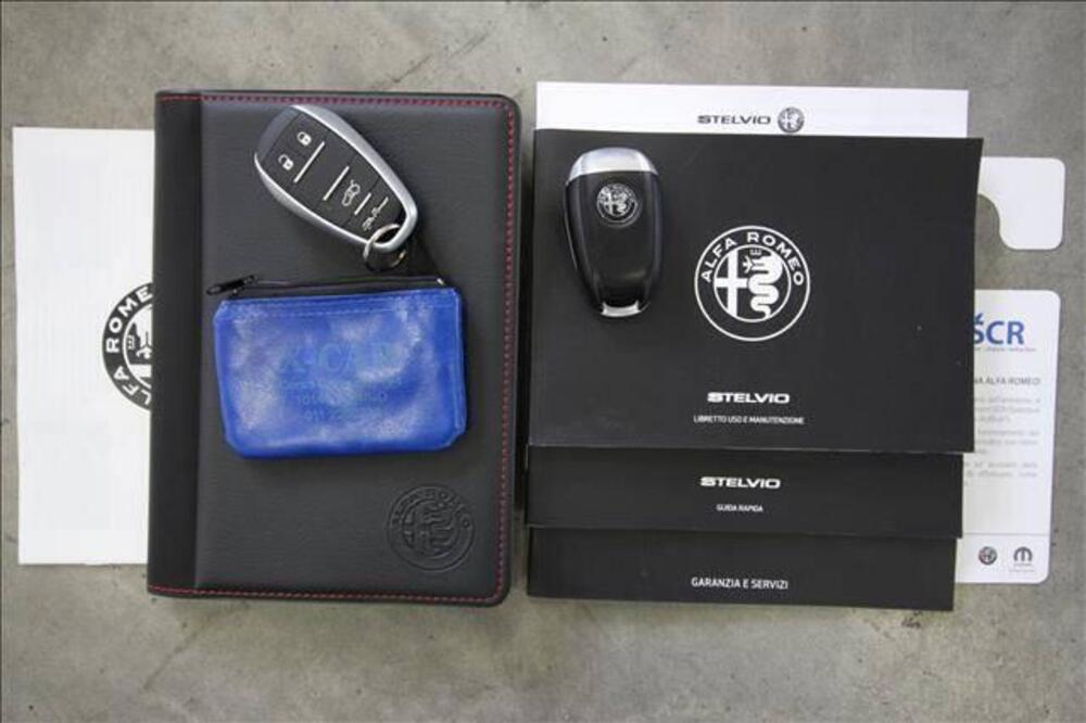 Alfa Romeo Stelvio usata a Genova (4)