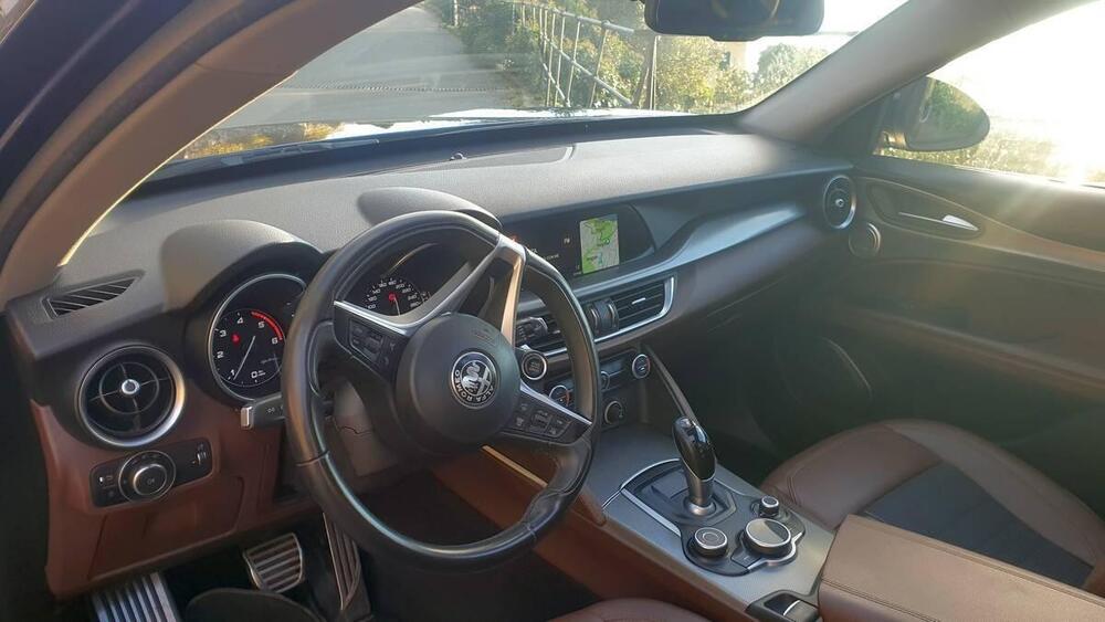 Alfa Romeo Stelvio usata a Genova (6)