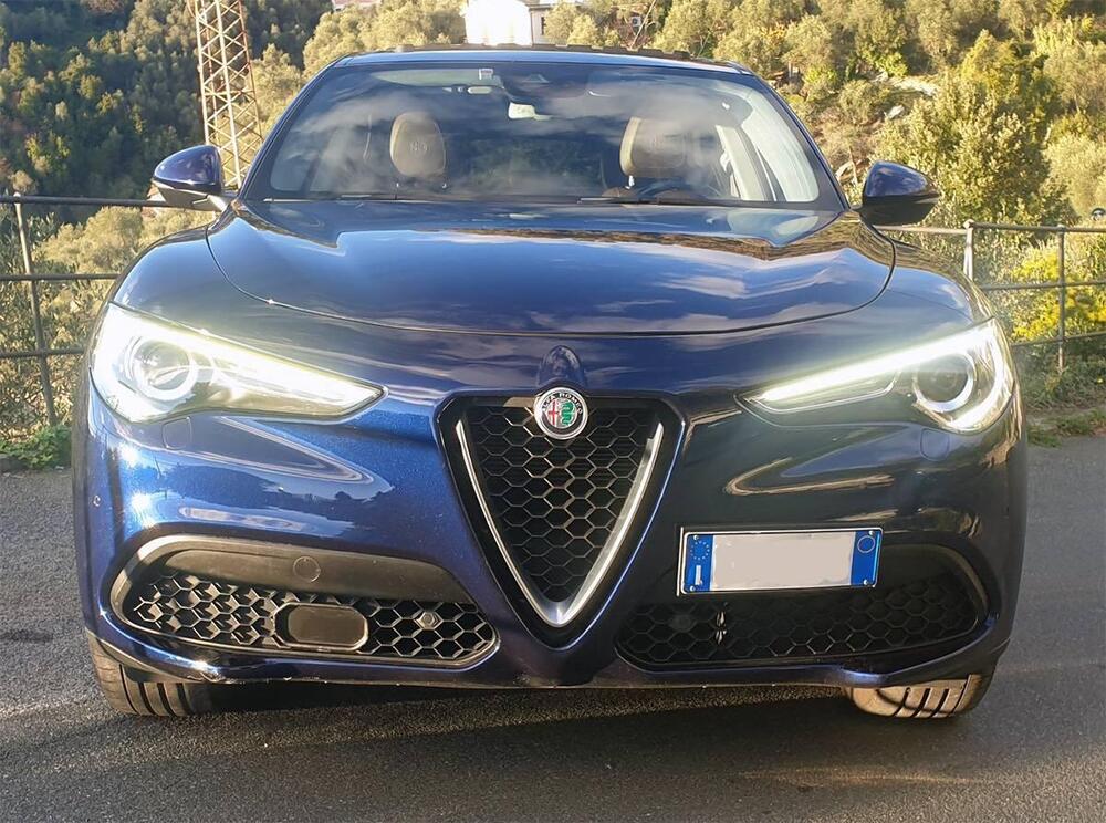 Alfa Romeo Stelvio usata a Genova (8)