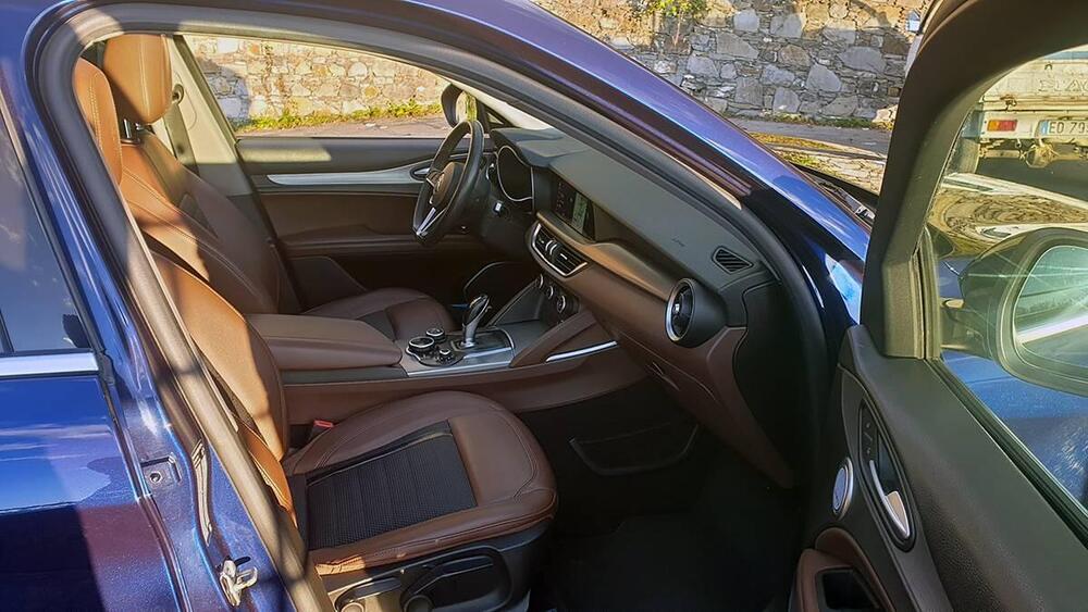 Alfa Romeo Stelvio usata a Genova (9)
