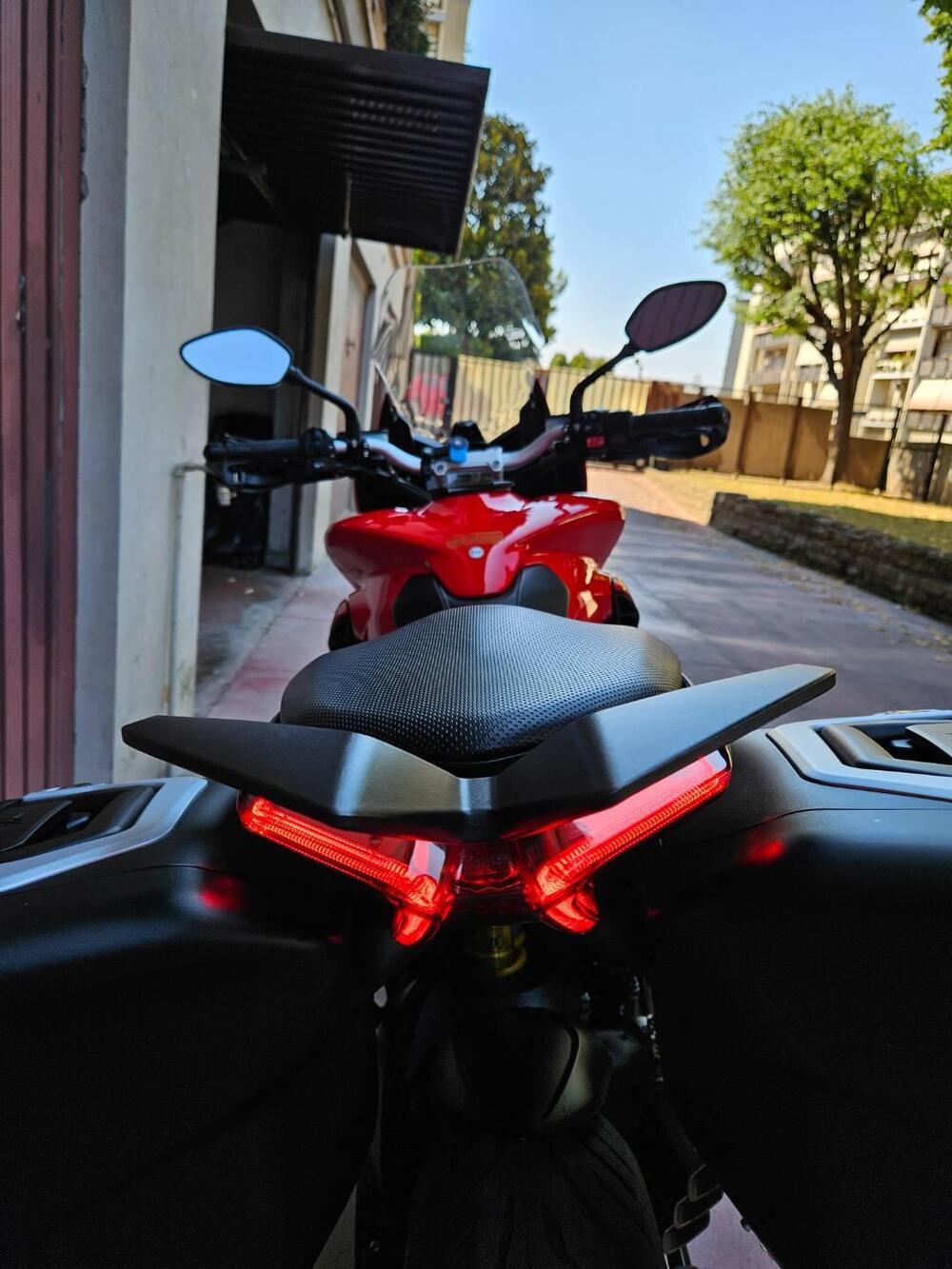 MV Agusta Turismo Veloce 800 Rosso (2021 - 23) (4)