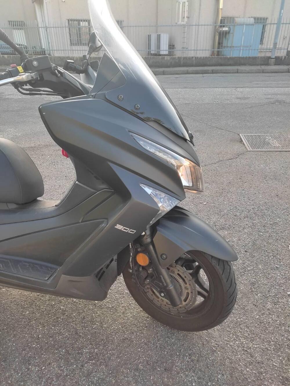 Kymco X-Town 300i ABS (2016 - 20) (4)