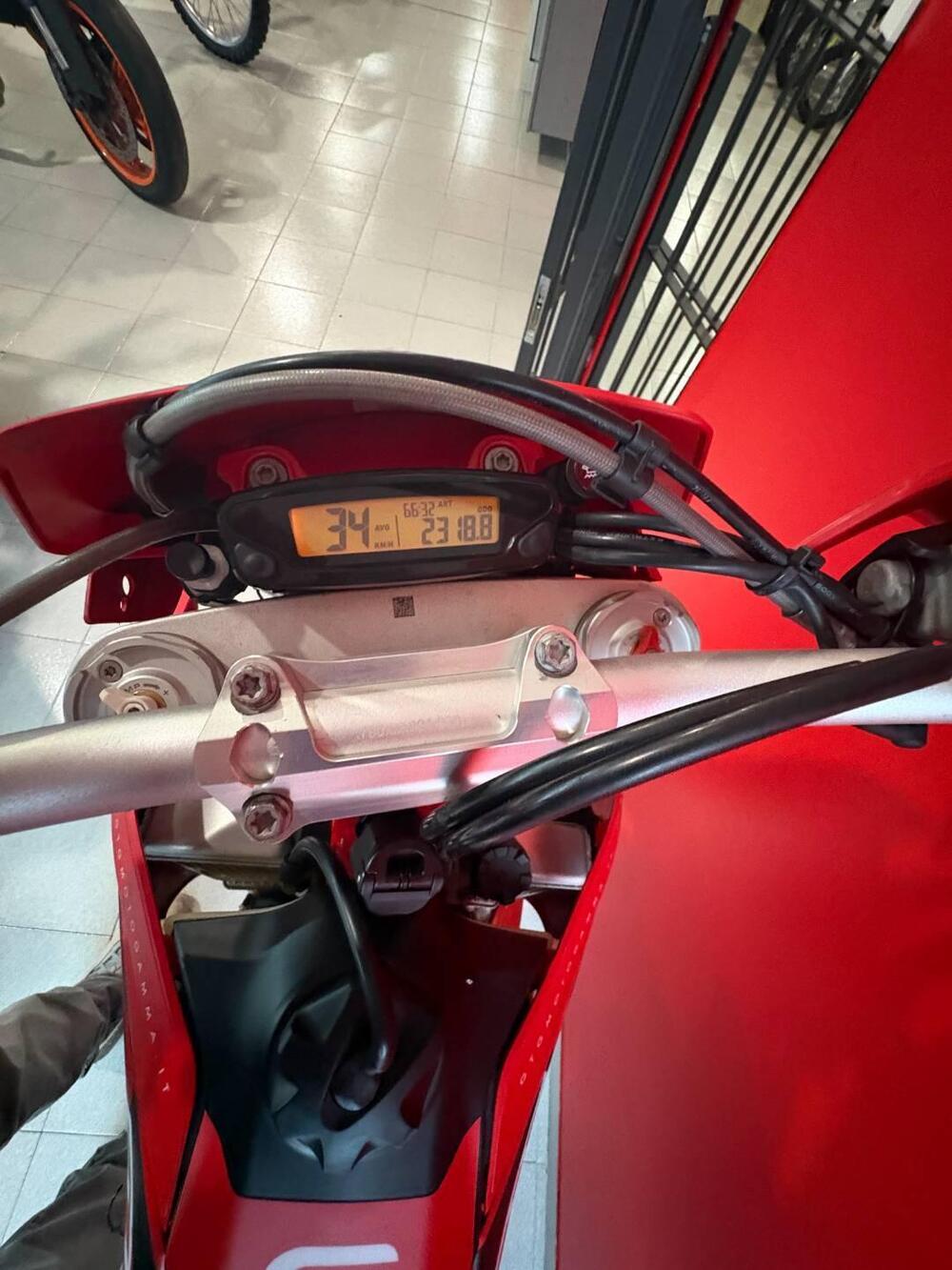 GASGAS EC 300 (2024) (2)