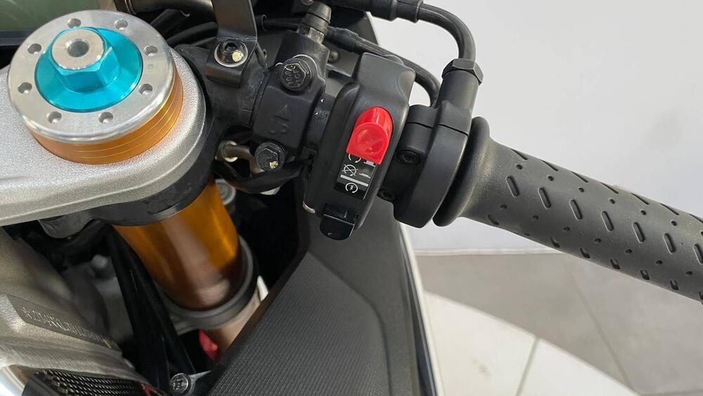 Aprilia RSV4 RF ABS (2015 - 17) (13)