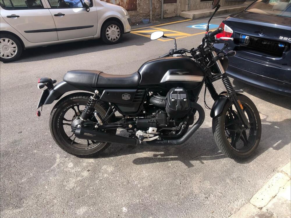 Moto Guzzi V7 III Stone (2017 - 20) (4)