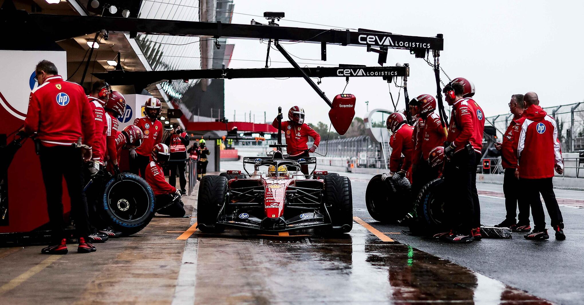 F1 2026, Test Barcellona Day 2: Red Bull di Hadjar nelle barriere ...