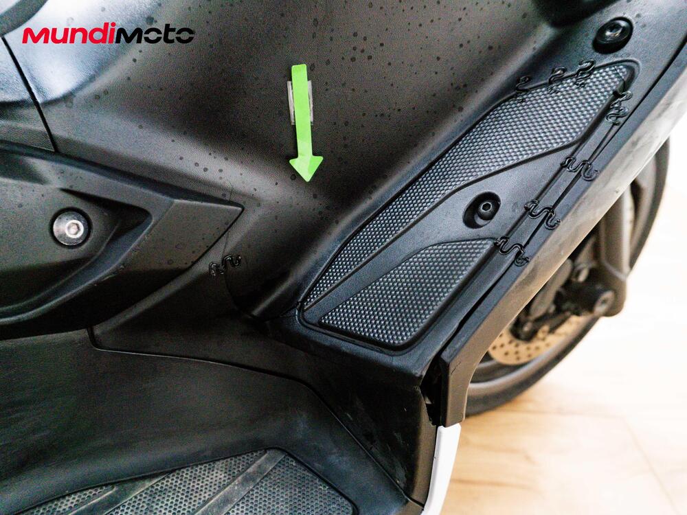 Yamaha X-Max 400 Iron Max ABS (2016) (15)