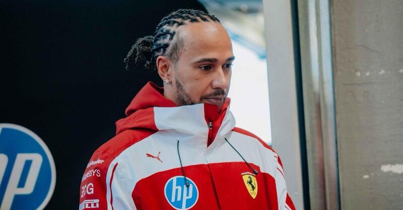 F1. &ldquo;Poteva andare molto peggio&rdquo;: la pioggia non ferma la Ferrari SF-26 di Lewis Hamilton nei test di Barcellona