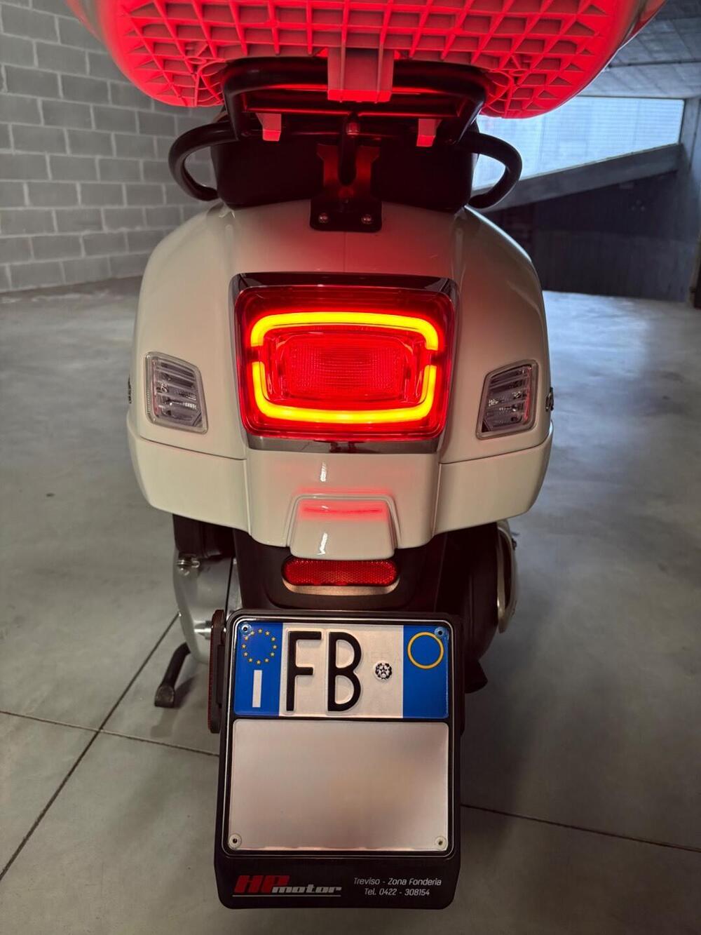 Vespa GTS 300 Hpe (2021 - 22) (2)