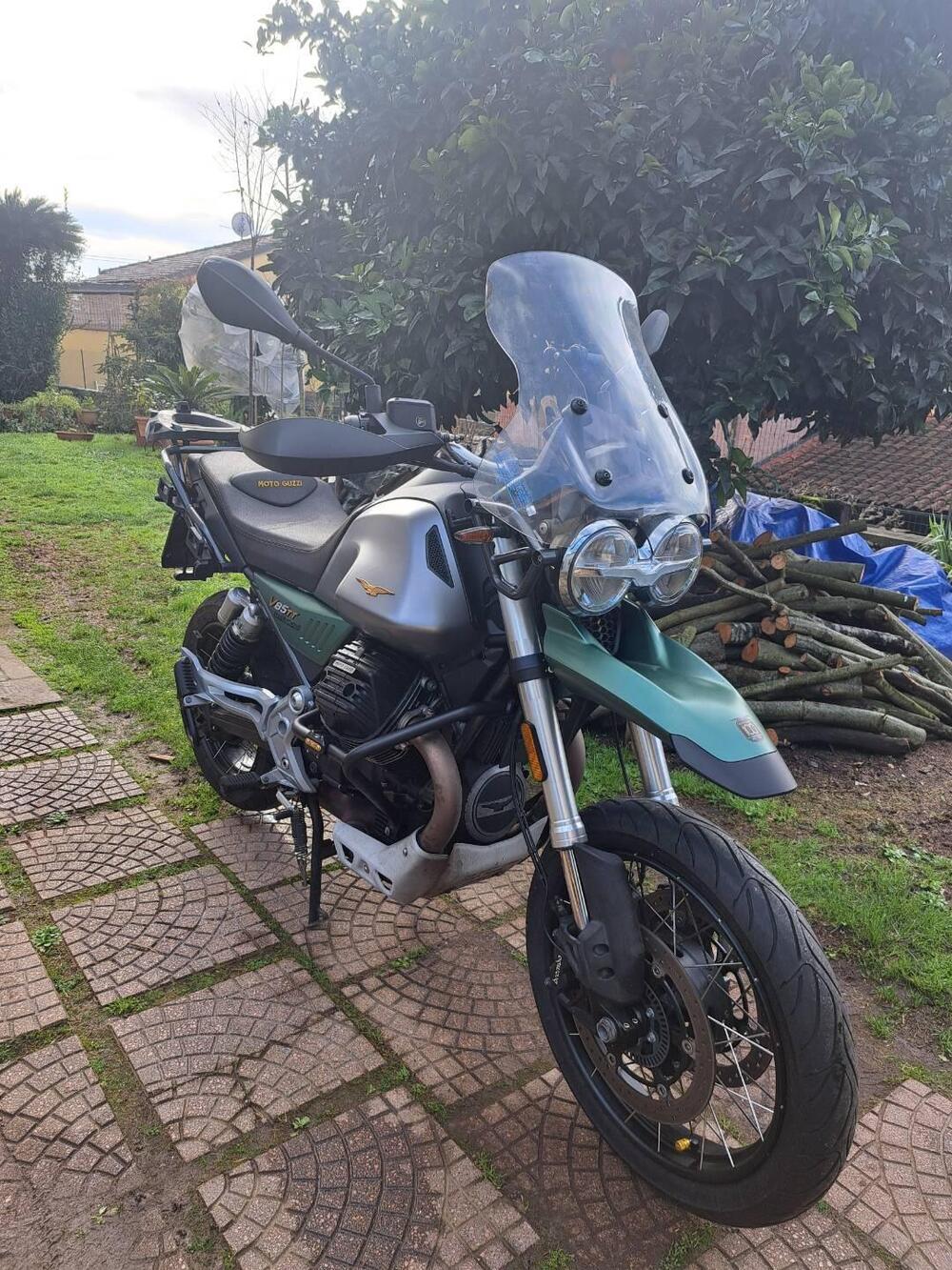 Moto Guzzi V85 TT Centenario (2021 - 22)