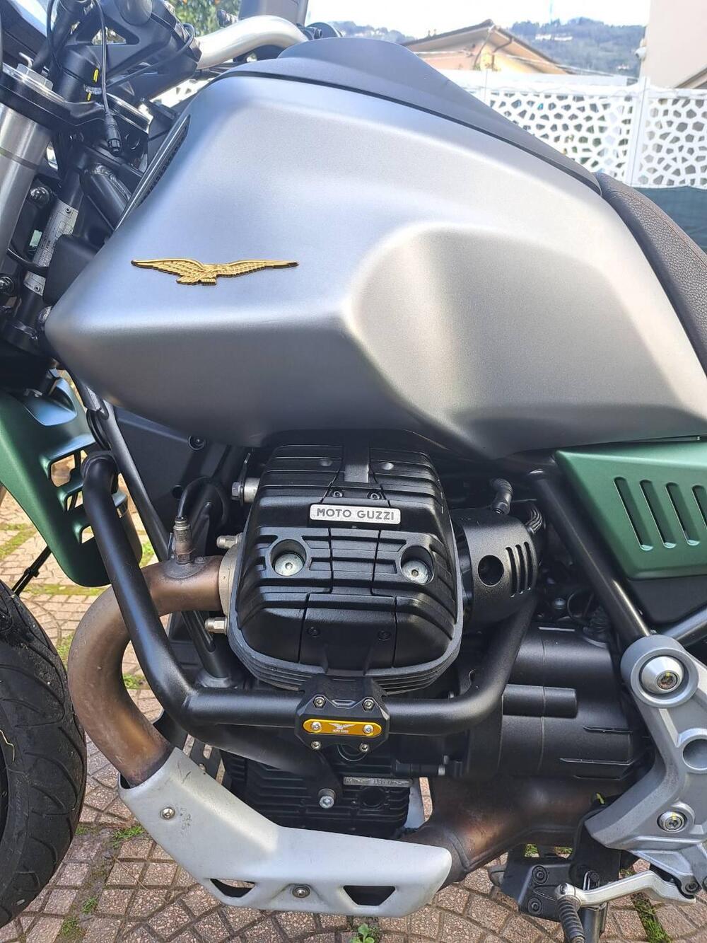 Moto Guzzi V85 TT Centenario (2021 - 22) (3)